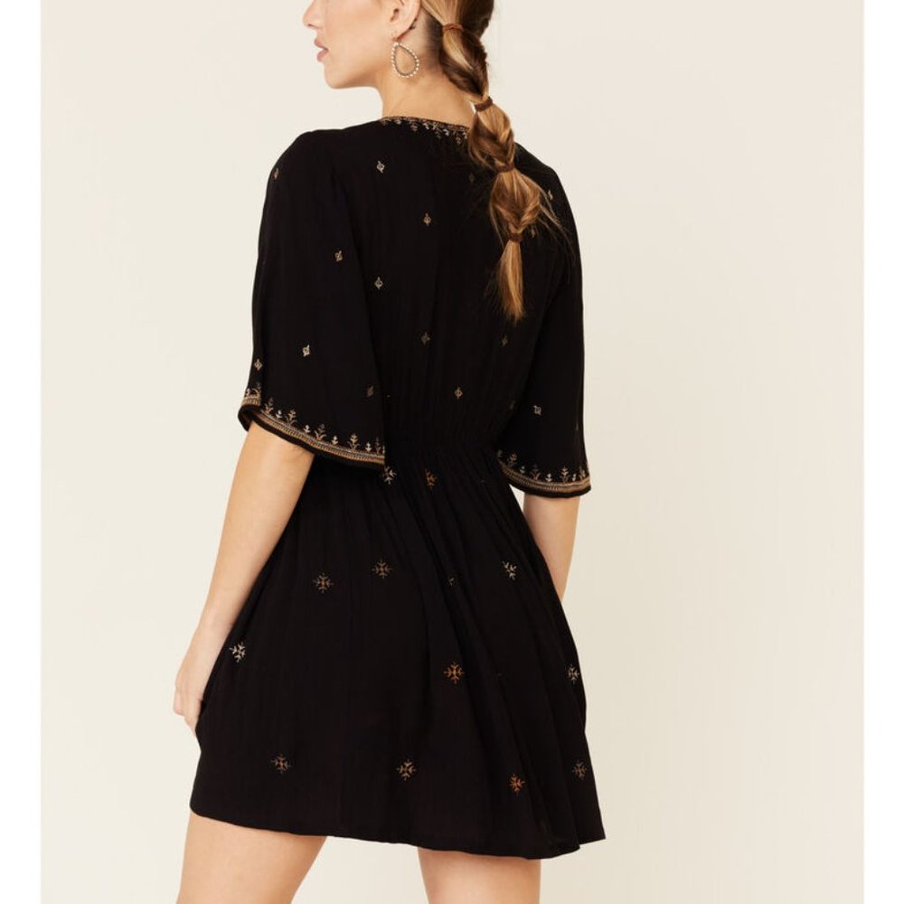 SHYANNE WOMEN'S EMBROIDERED LACE-UP PEASANT DRESS SMALL - Picture 3 of 7